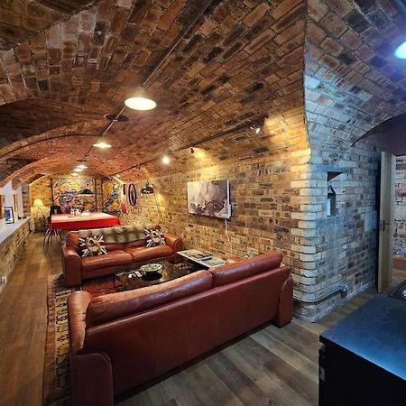Вилла The Armoury: Stylish Ww1 Bunker Норт-Квинсферри Экстерьер фото