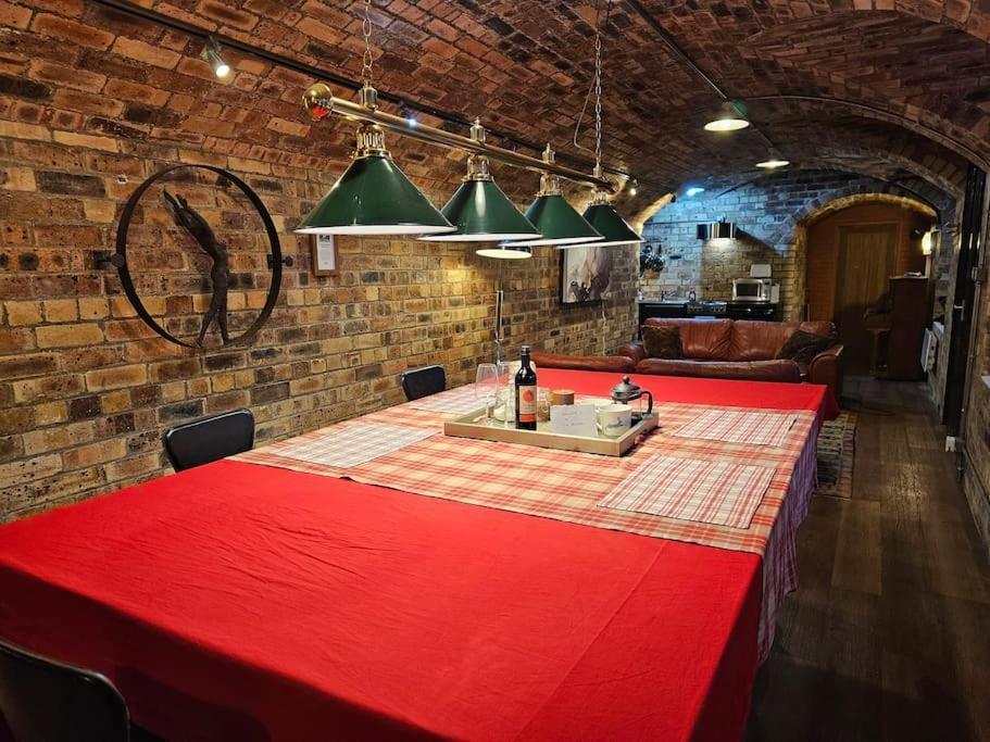 Вилла The Armoury: Stylish Ww1 Bunker Норт-Квинсферри Экстерьер фото