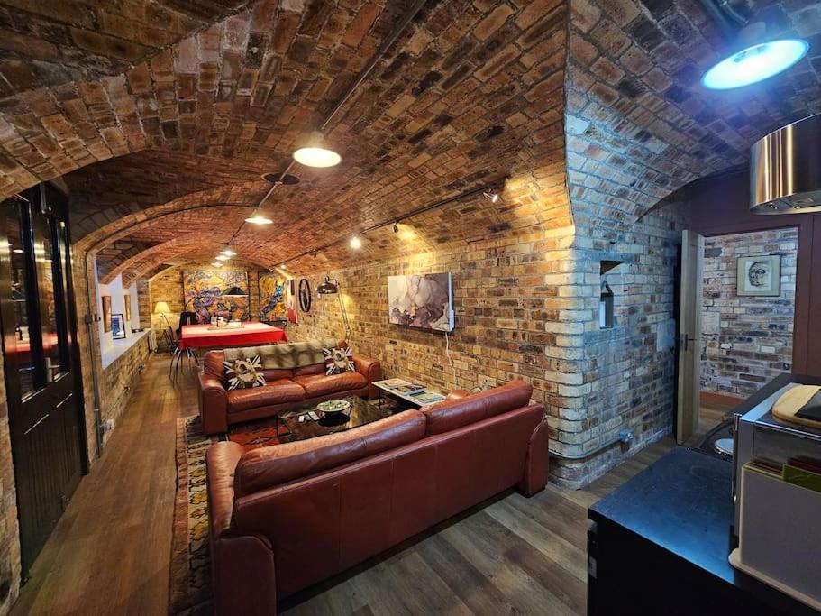 Вилла The Armoury: Stylish Ww1 Bunker Норт-Квинсферри Экстерьер фото