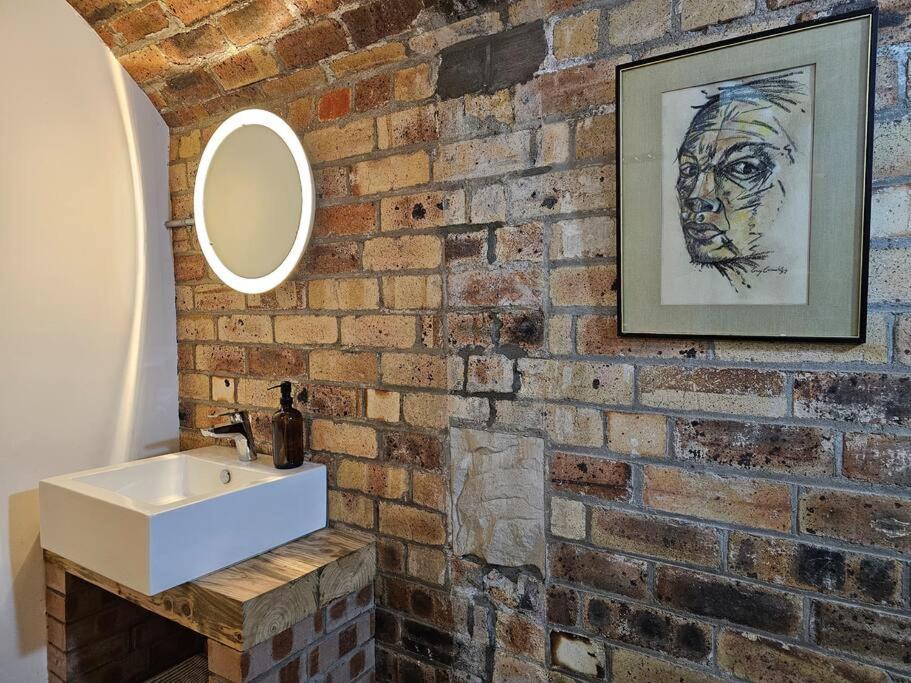 Вилла The Armoury: Stylish Ww1 Bunker Норт-Квинсферри Экстерьер фото